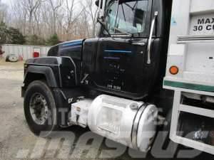 Mack RD688S Dump Truck Camiões basculantes